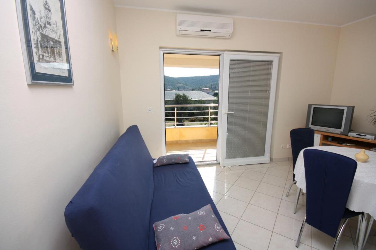 Apartments By The Sea Vinisce, Trogir - 5229 Экстерьер фото