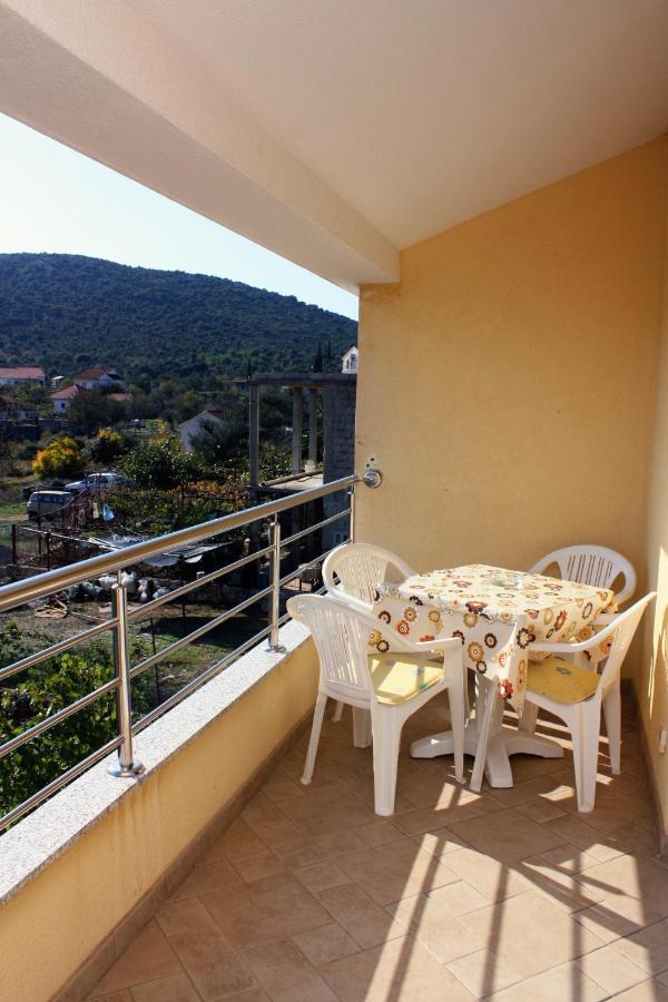 Apartments By The Sea Vinisce, Trogir - 5229 Экстерьер фото
