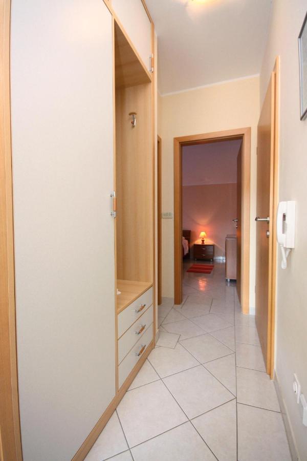 Apartments By The Sea Vinisce, Trogir - 5229 Экстерьер фото