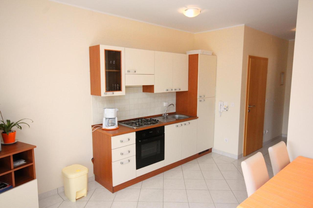 Apartments By The Sea Vinisce, Trogir - 5229 Экстерьер фото
