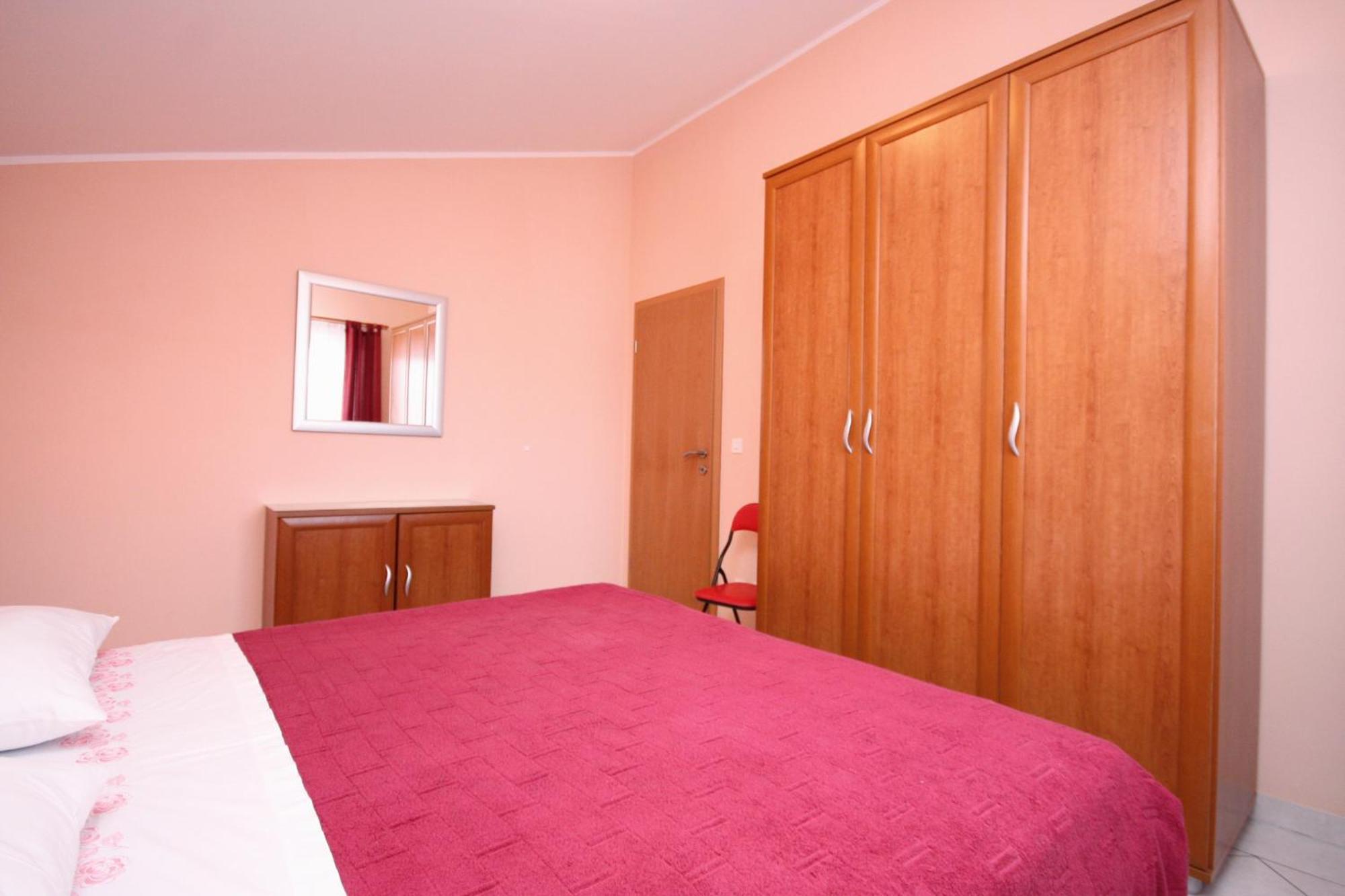 Apartments By The Sea Vinisce, Trogir - 5229 Номер фото