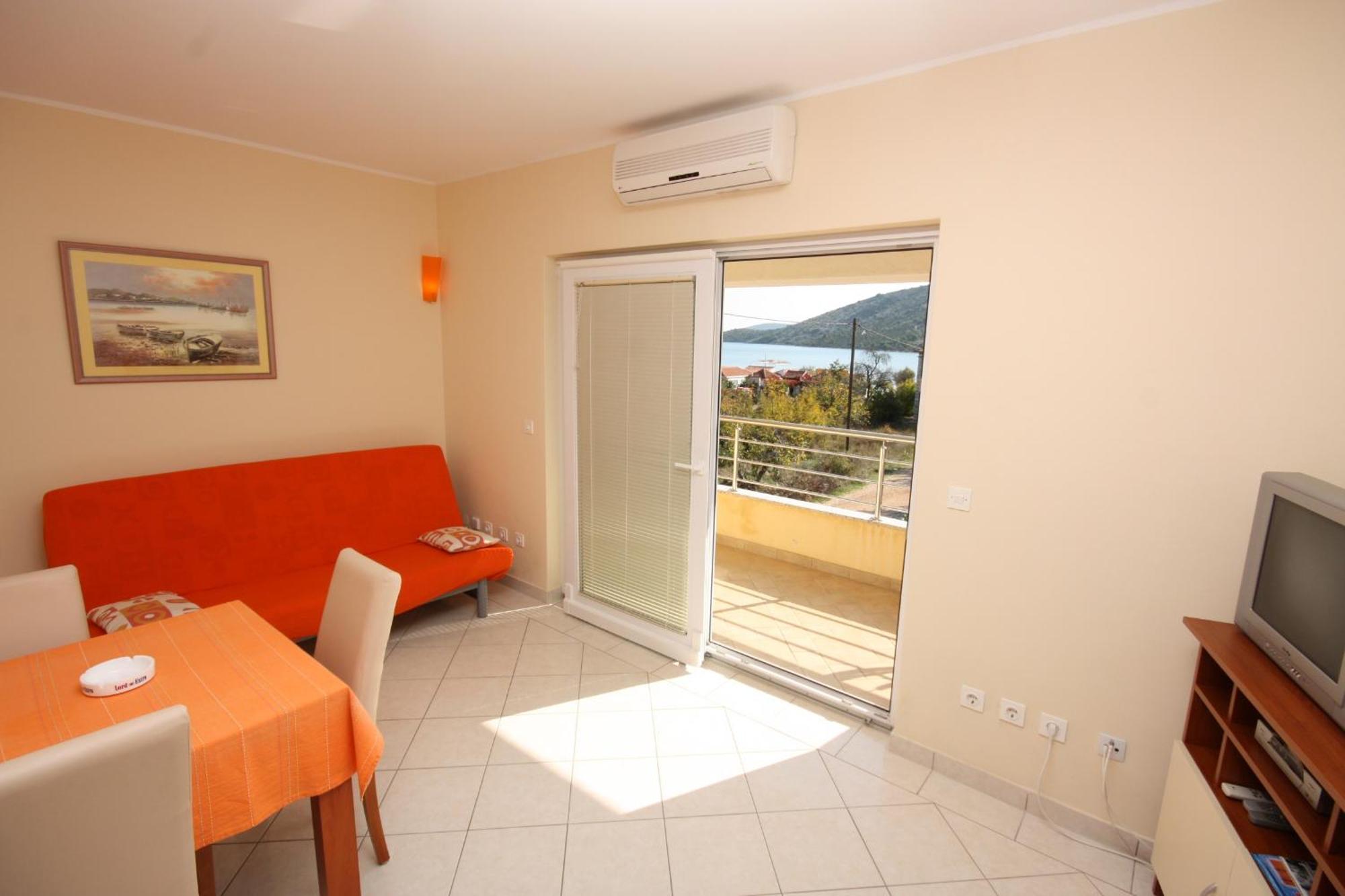Apartments By The Sea Vinisce, Trogir - 5229 Номер фото