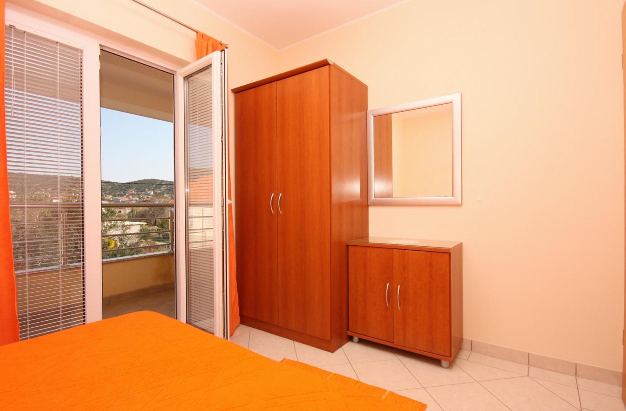 Apartments By The Sea Vinisce, Trogir - 5229 Номер фото
